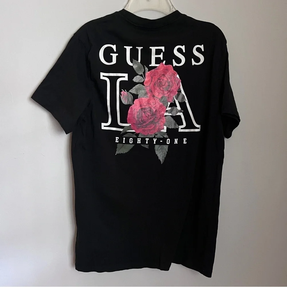 Guess Black Short Sleeve Tee with Logo and Red Roses Graphic Size Large EUC